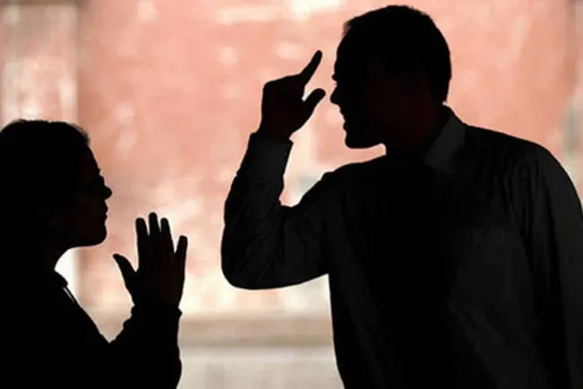 Agrede a expareja por no prestarle al hijo