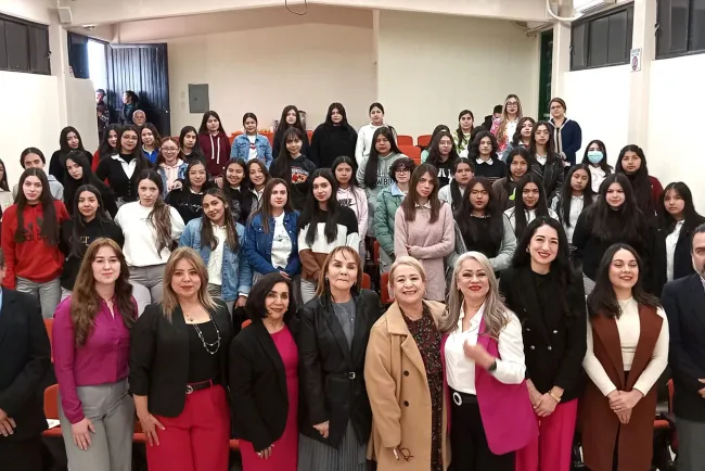 Imparten pláticas con el programa “Stem Mujeres”