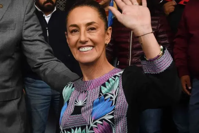 Buscará Sheinbaum eliminar reelección en diputados y senadores