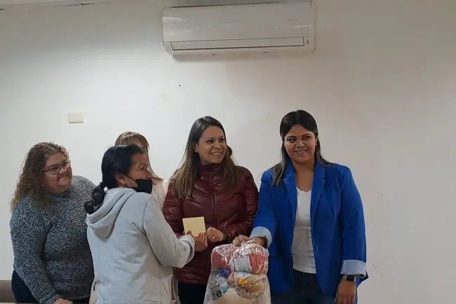 Apoya DIF Municipal con becas a personas con discapacidad