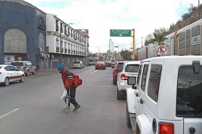 Dan a conocer fuerte multa por meterse en fila para cruzar a EU
