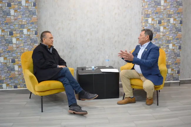 Apoyos se mantienen y la pensión baja a 60 años: Manlio Fabio Beltrones