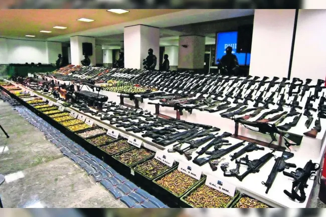 Rebasan las 32 mil armas decomisadas en fronteras en 5 años