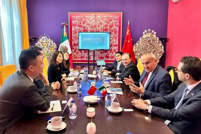 Sostiene gobernador reunión con empresa de energías limpias