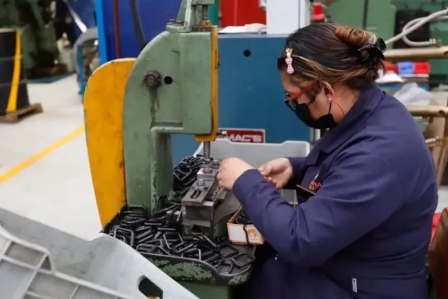 Más de 49 por ciento de mujeres eran económicamente activas en 2023