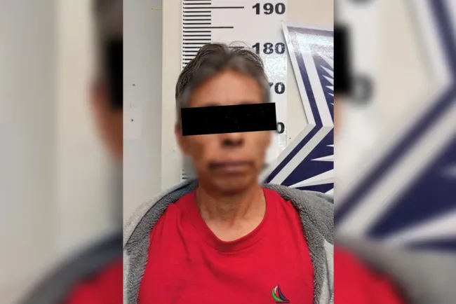 Impacta conductor ebrio contra auto y termina en persecución