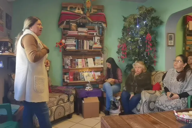 Dialogan mujeres indígenas durante encuentro