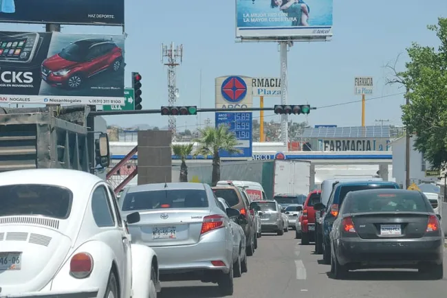 Reporta DTM tráfico vehicular por vacacionistas de EU en Nogales