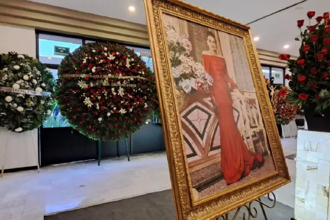 Envían “El Chapo” y hasta “El Mayo” flores a “La Gilbertona” en su funeral