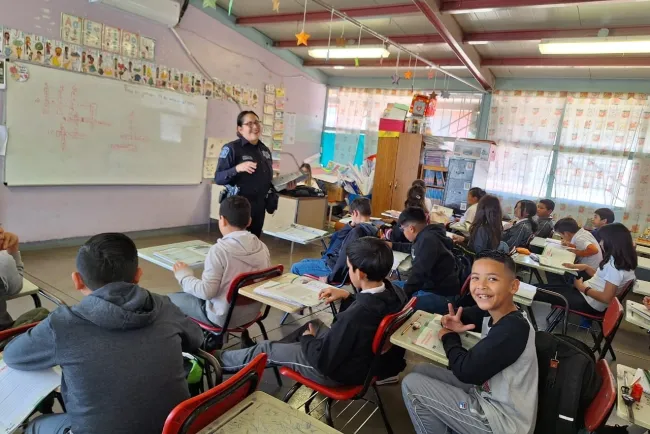 DARE previene a estudiantes sobre las drogas y el alcohol