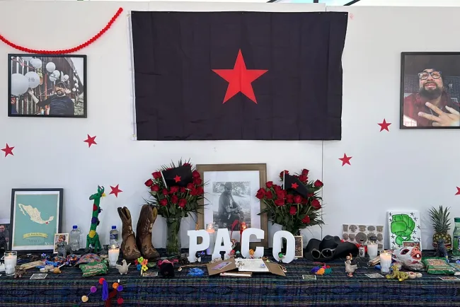 Honran al fallecido artista nogalense Paco Vélez Anzueto