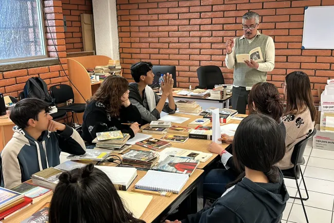 Promueve Biblioteca Municipal hábito de la lectura con “Tianguis Literario”