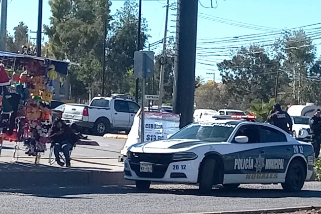 Se llevan de vivienda un auto y varios artículos
