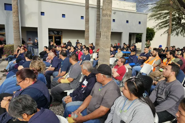 Dialoga Beltrones con trabajadores de la CTM en Santa Ana