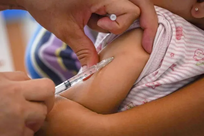 Llama Secretaría de Salud a vacunar a menores contra el sarampión y otras enfermedades