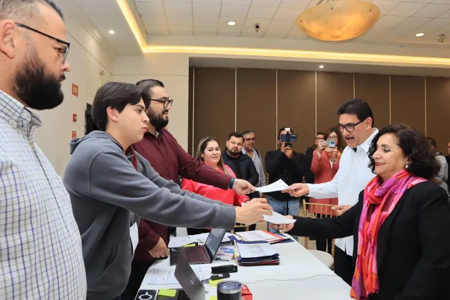 Oficializa JFGN planilla para buscar la reelección