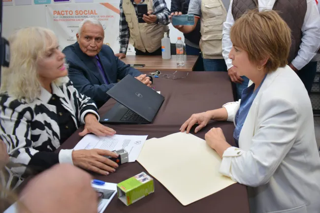 Se registra Lety Amparano por alcaldía de Nogales