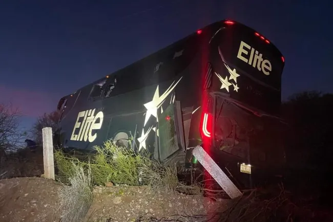 Resultan 22 personas lesionadas en accidente de camión en Santa Ana