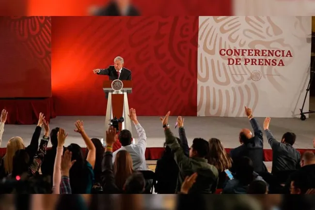 Sería una "gravísima" violación a la Constitución prohibir mañaneras, dijo AMLO