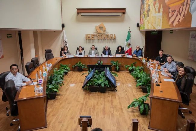 Define IEE Sonora lugar y fechas de los Debates Municipales 2024