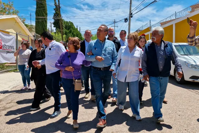 Visita Beltrones a vecinos afectados por obra de las vías del tren