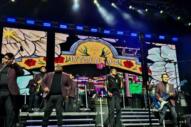 Desde Iztapalapa, para el mundo, a bailar con Los Ángeles Azules