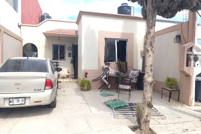 Queda casa dañada por explosión por acumulación de gas