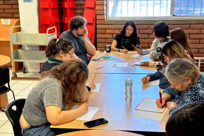 Se une la Biblioteca Municipal en celebraciones de las Fiestas de las Flores