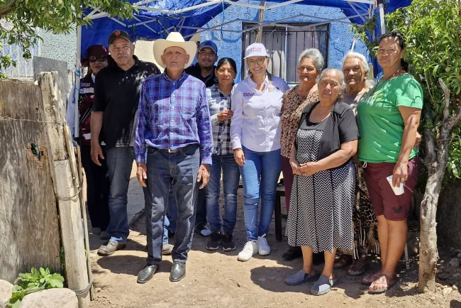 Recorre Azalia Guevara la ciudad y recibe apoyo de la comunidad