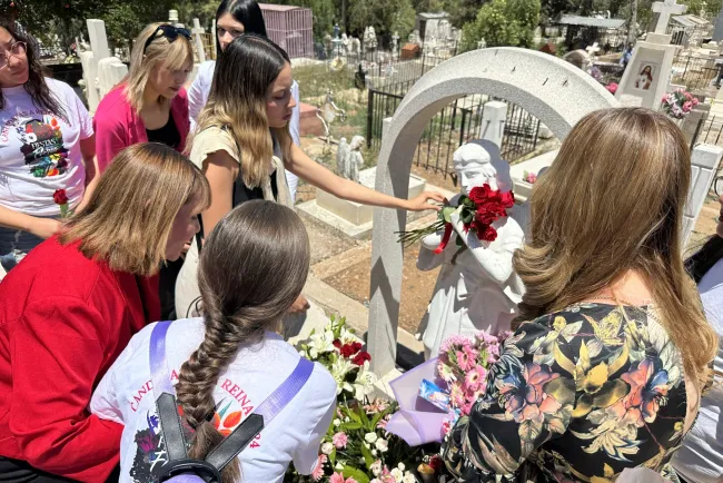 Visitan candidatas a la Reina Mártir de Nogales