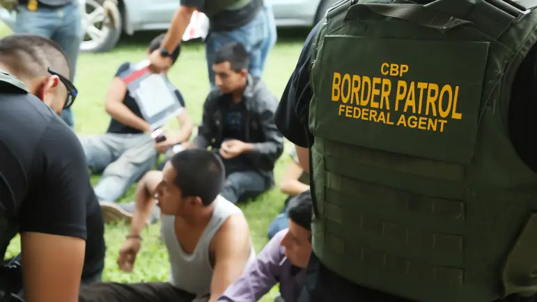 Seis migrantes detenidos en las montañas de Arizona
