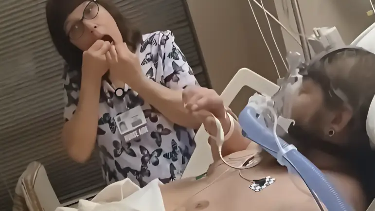 Enfermera despedida tras video viral en Facebook
