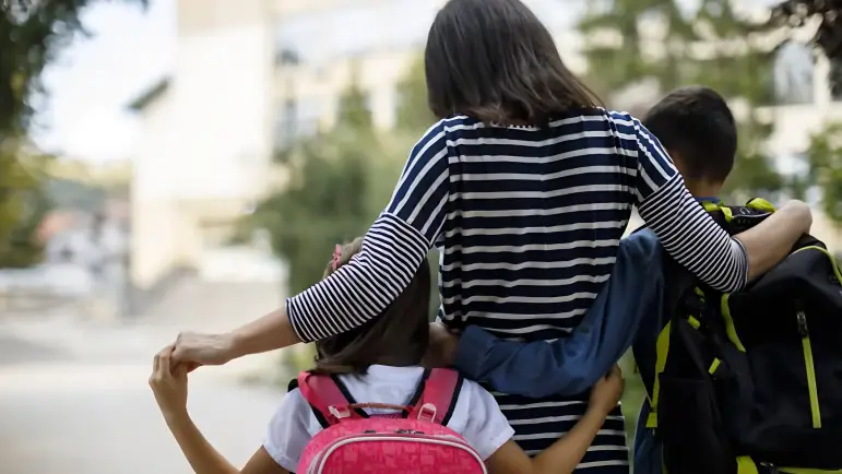 Becas municipales: Un análisis de casos especiales en madres solteras y abuelas
