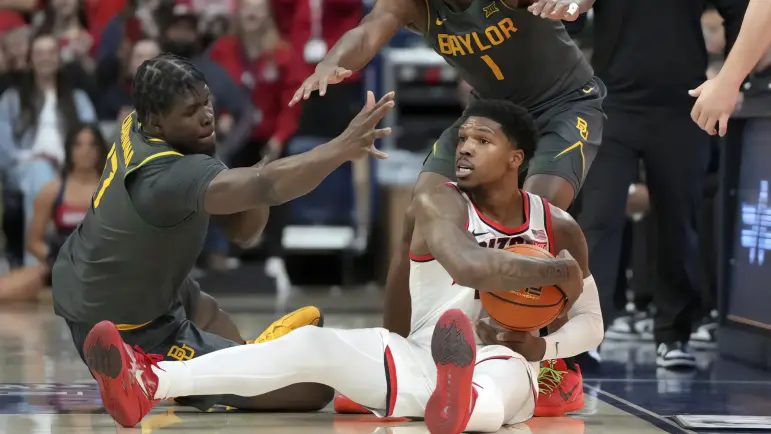 Wildcats aplastan a Baylor, 81-70
