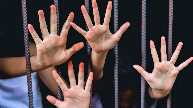 Arizona entrena a trabajadores de servicios públicos para identificar la trata de personas
