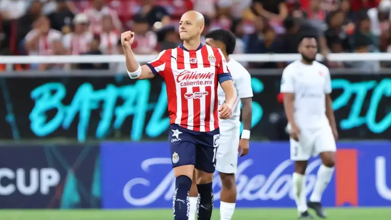 Chicharrón guía a Chivas a goleada y clasificación
