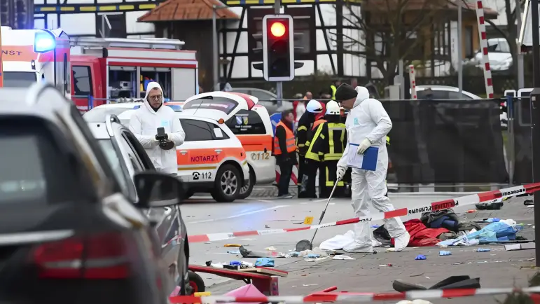 Conductor arrolla a multitud en Múnich: 27 heridos
