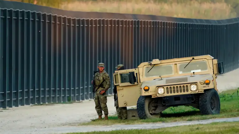 Texas otorga a la Guardia Nacional potestad para detener inmigrantes
