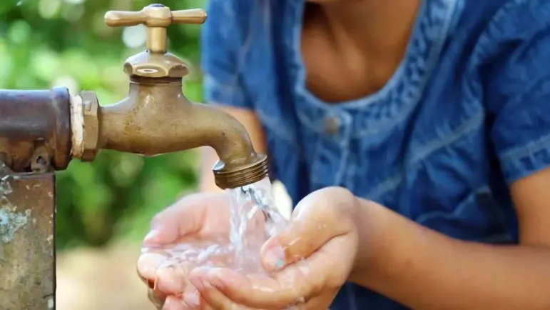 Proponen congelar las tarifas del agua
