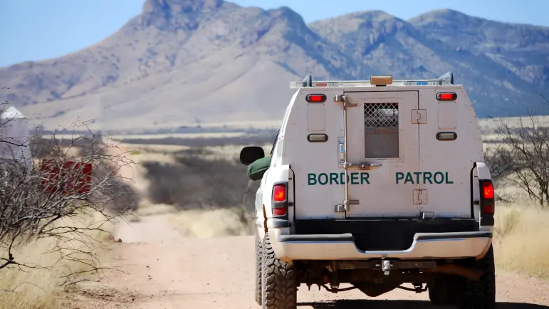 Detención de inmigrante armado cerca de Nogales: sospechas de tráfico humano
