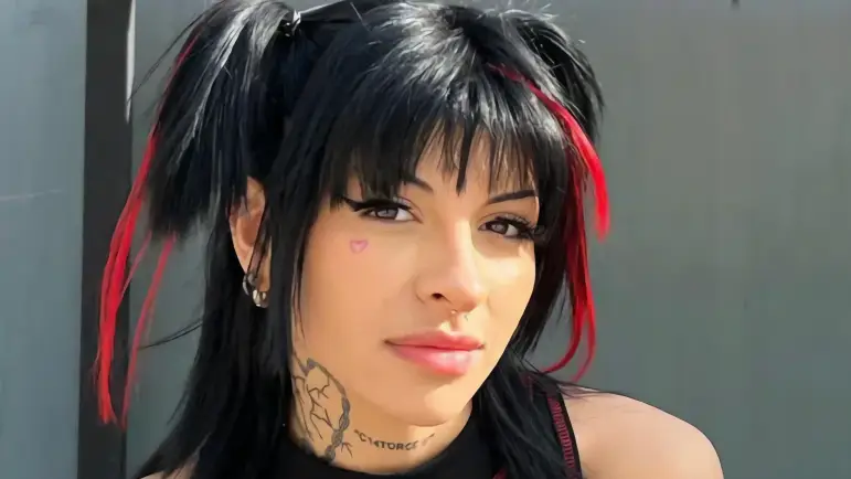 Cazzu enfrenta críticas tras mensaje sobre tragedia en Argentina
