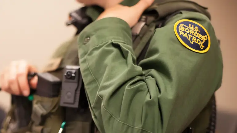 Operativo conjunto desmantela puesto de vigilancia ilegal en la frontera Arizona-México
