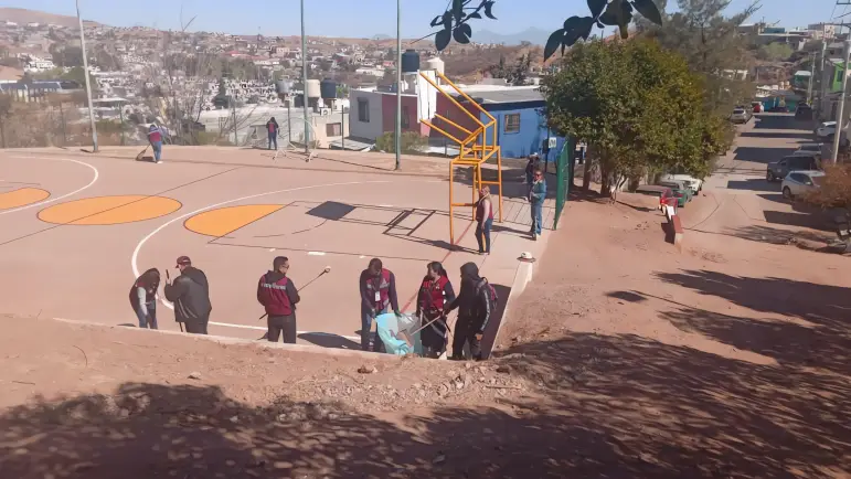 Manos Amigas: Brigadas de Bienestar Limpian Hogares de Adultos Mayores en Nogales
