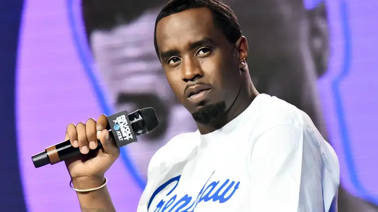Las hijas de Diddy enfrentan el juicio de su padre con fortaleza
