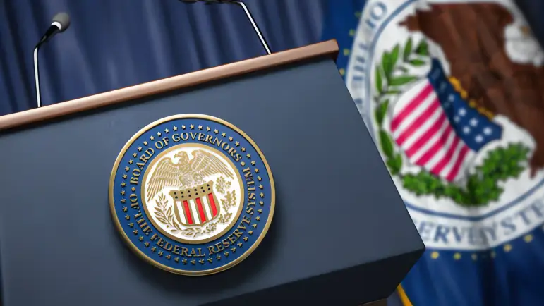 La Fed mantiene tipos de interés ante la inflación y el temor a recesión
