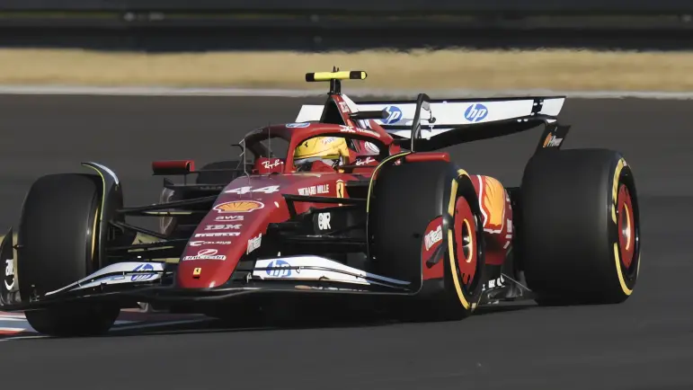 Hamilton se lleva la pole en China
