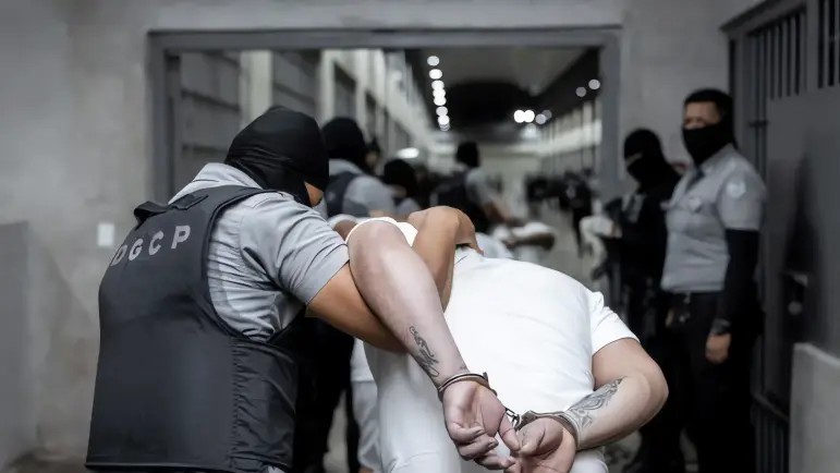 Redada masiva desmantela parte del Tren de Aragua en Estados Unidos
