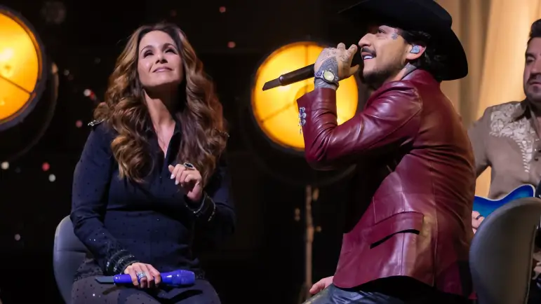 Nodal y Lucero: Impresionante Dueto en Juego de Voces
