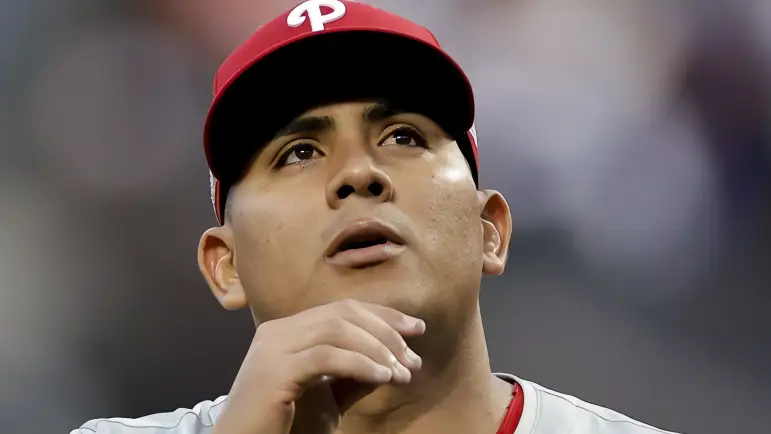 Phillies comienzan la temporada con Suárez fuera de la rotación
