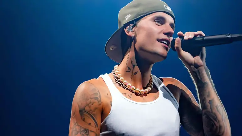 El misterioso mensaje de Bieber: ¿Crisis personal o estrategia publicitaria?
